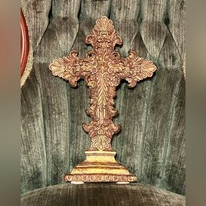 Elegant Gold Decorative Cross